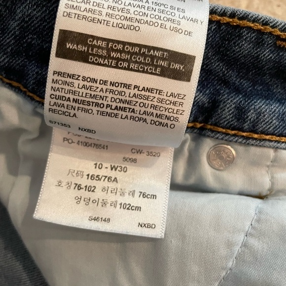 DENIZEN Levi's Women's High Rise Cut-Off Denim Shorts W30 Blue Distressed - Picture 11 of 11